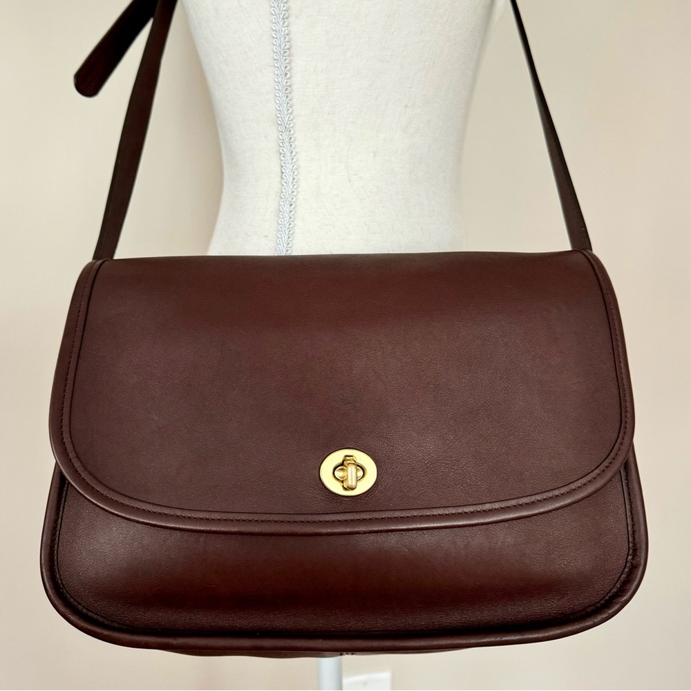 Coach Vintage Black A City Bag 9790 Leather Crossbody Gold Turn Lock Closure